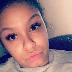 Meet your Posher, Allyssa